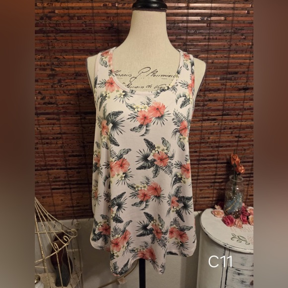 Tops - Floral Sleeveless Top